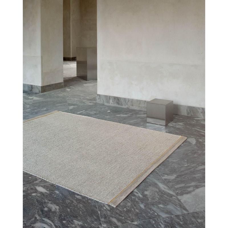 Dawnlight grey/must